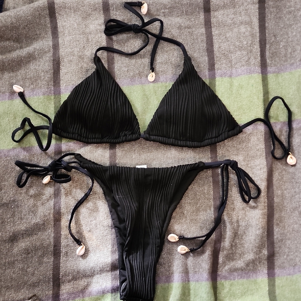 Sexy Black Triangle Bikini With Shell Accent On All Ties. Size L. New